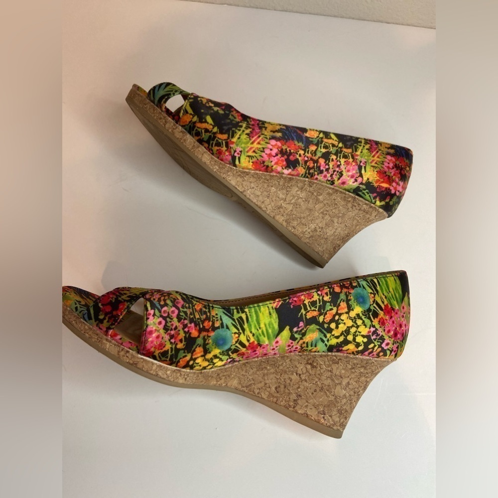 DexFlex Comfort~Vibrant Floral Criss Cross Open Toe Cork Wedge Shoes~Size 8.5 - Picture 13 of 15